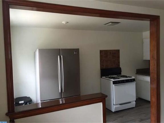 5th image of 1077 W Ashland Ave