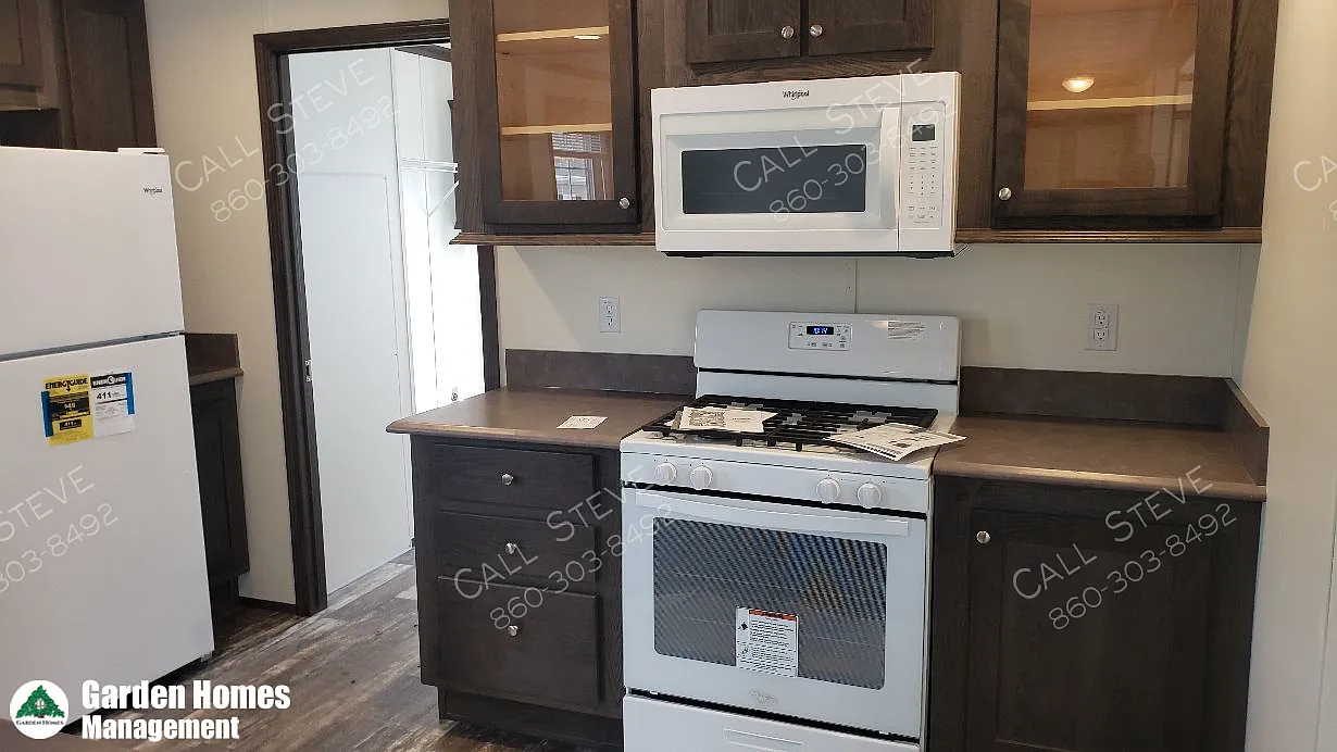 3 bed, 1344 sqft, $2,195 — Photo 2