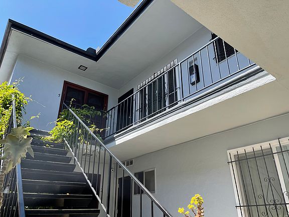 2nd image of 1507 S Sherbourne Dr