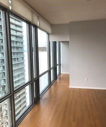 4th image of 38 Grenville St #3503