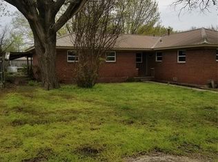 207 W Howell St, Saint Jo, TX 76265