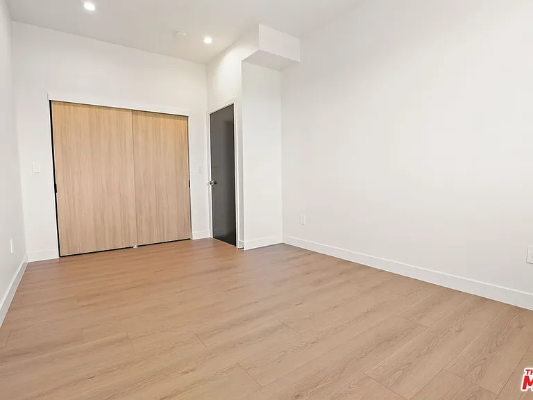 2135 S Longwood Ave #1/2 — Photo 43