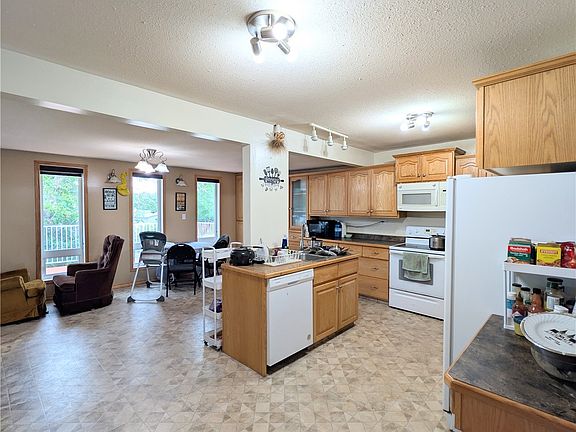 3rd image of 350 Begg Street W