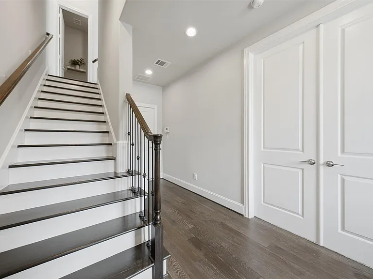 8612 Emnora Ln — Photo 8