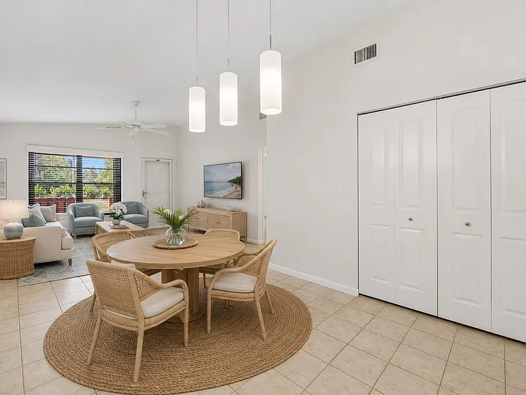 7916 SE Villa Cir — Photo 2
