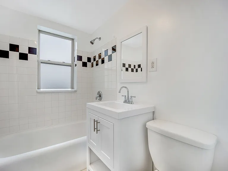 2749 N Kilbourn Ave #2 — Photo 7