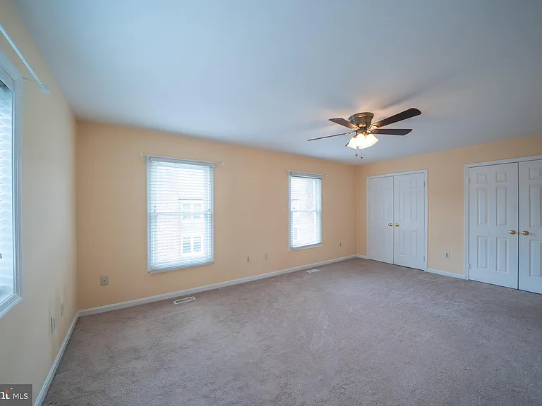10168 Turnberry Pl — Photo 17
