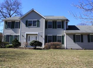 6 Denoyelle Cir, Garnerville, NY 10923