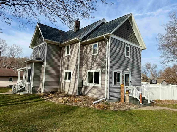 125 9th St SW, Le Mars, IA 51031