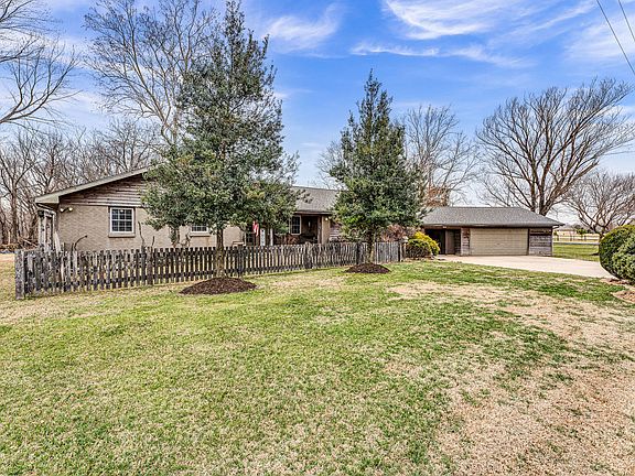 2nd image of 1750 W Riverbluff Lane
