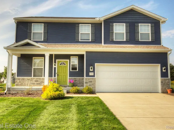 1333 Douglas Fir Dr, Howell, MI 48843
