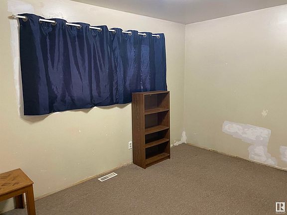 3rd image of 4710 Imperial Ave