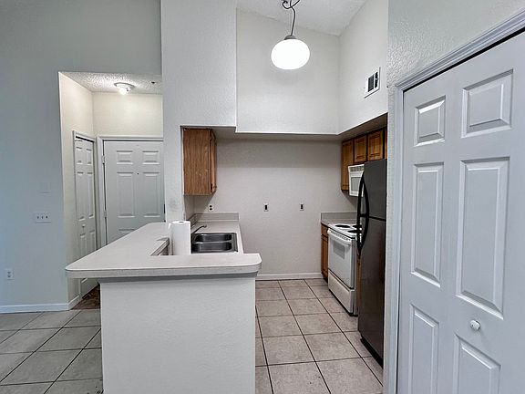 5th image of 13015 Plantation Park Cir APT 1038