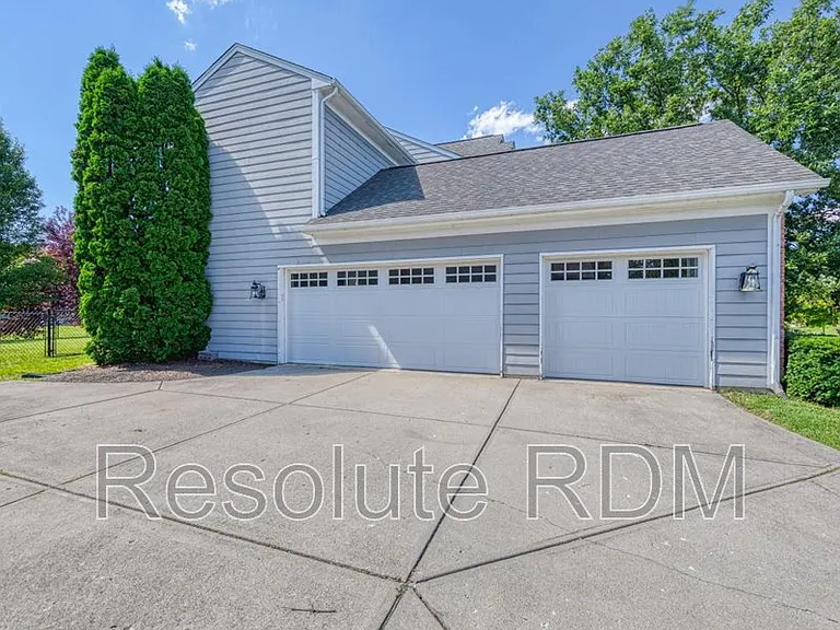 8262 Plumwood Ln — Photo 5