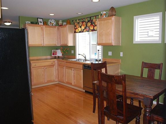 2nd image of 7502 Cottonwood Dr SE