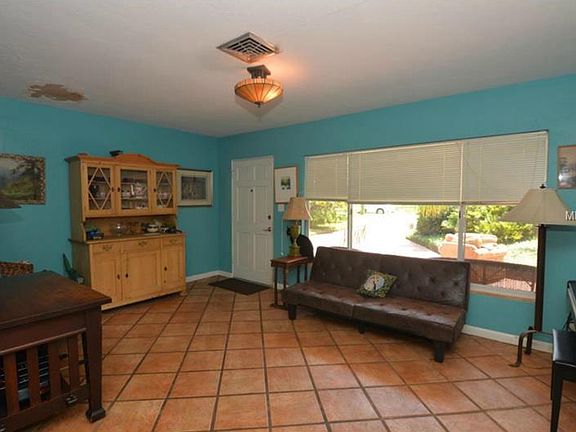 4th image of 847 Greens Ave
