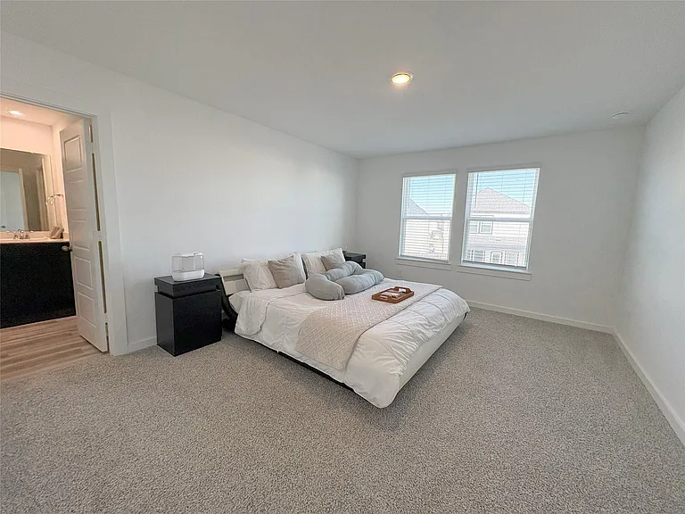 2913 Crown Gate Dr — Photo 15