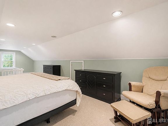 4th image of 212 Fairmount Ave
