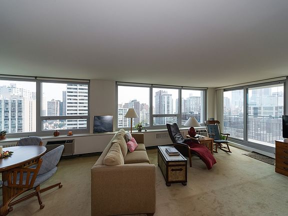 4th image of 88 W Schiller St APT 1902L
