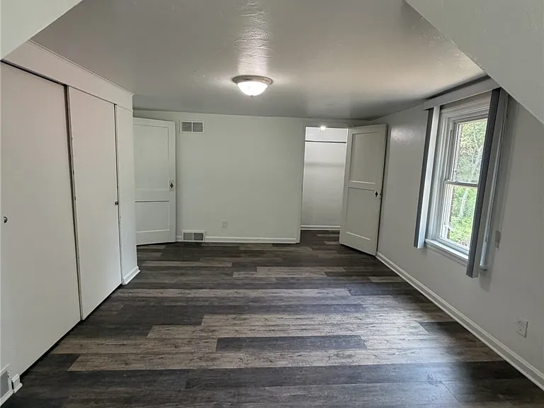 1113 Rochester Rd — Photo 30