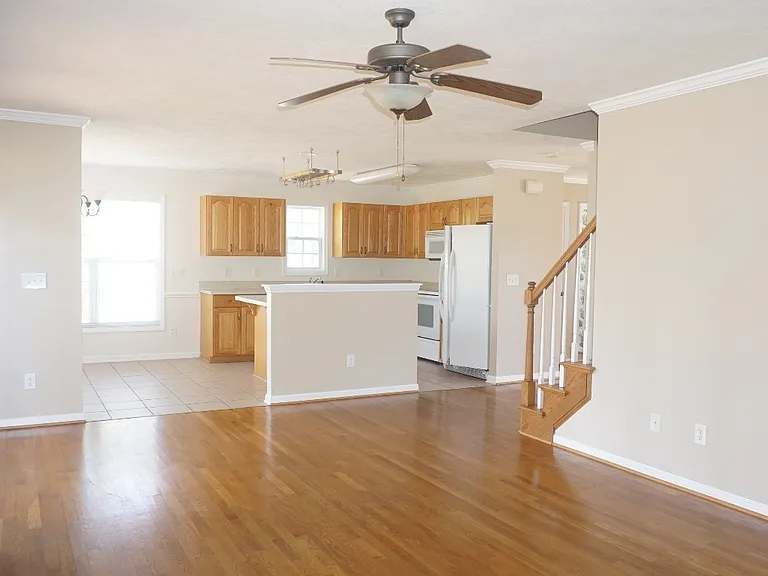 87 Arlington Dr — Photo 4