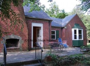 111 Walnut Rd, Glen Cove, NY 11542