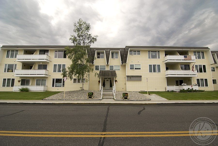 1st image of 665 10th Ave