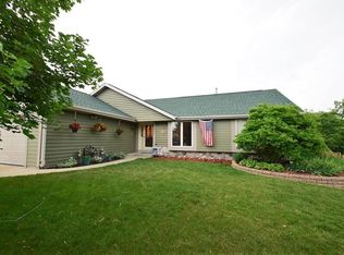 1236 Riverton Dr, Mukwonago, WI 53149