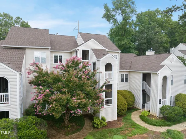 6020 Winterpointe Ln APT 202, Raleigh, NC 27606