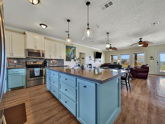 3rd image of 2019 Vista Dr