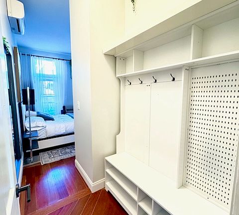 5th image of 710 Leonard St #1