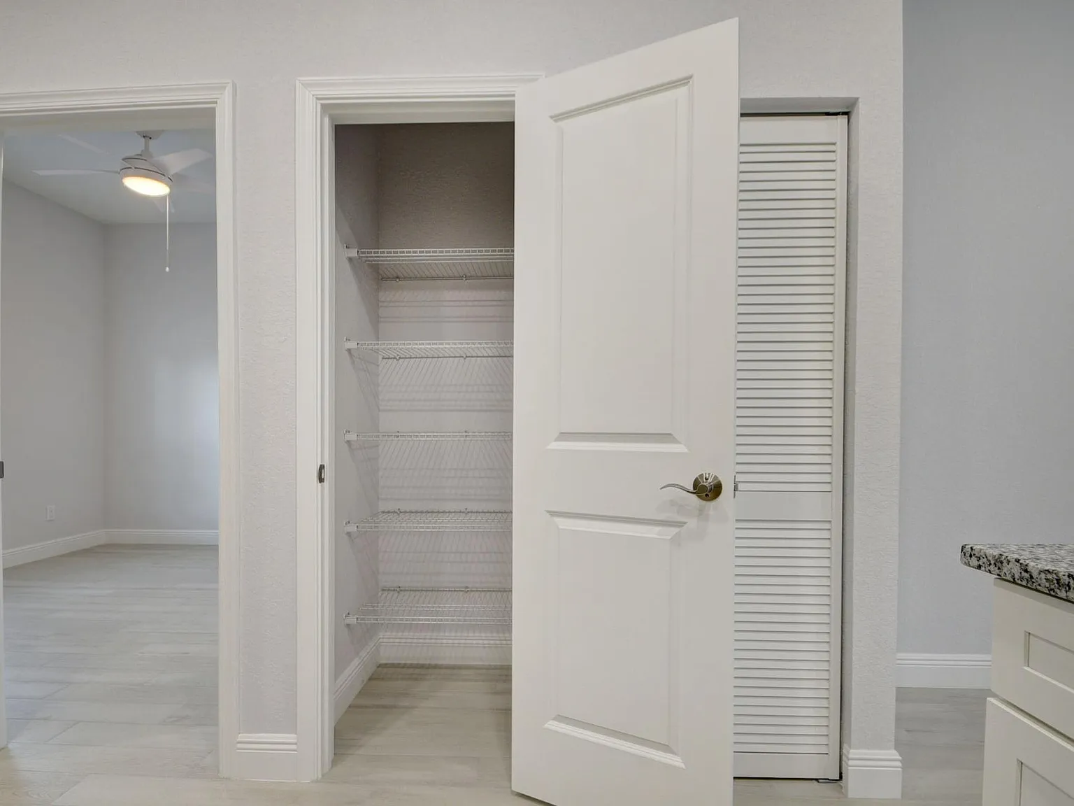2 bed, 935 sqft, $2,500 — Photo 2