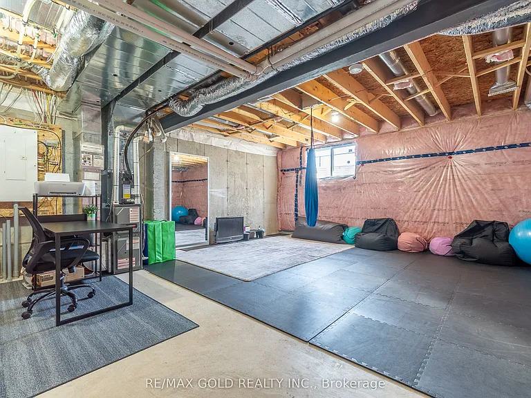 2621 Holbrook Dr #8 — Photo 34