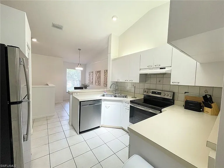341 Emerald Bay Cir #T5 — Photo 5