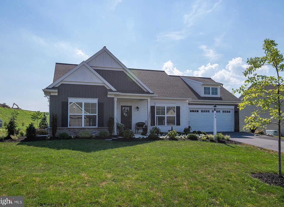 1st image of 34 Rosebush Ct