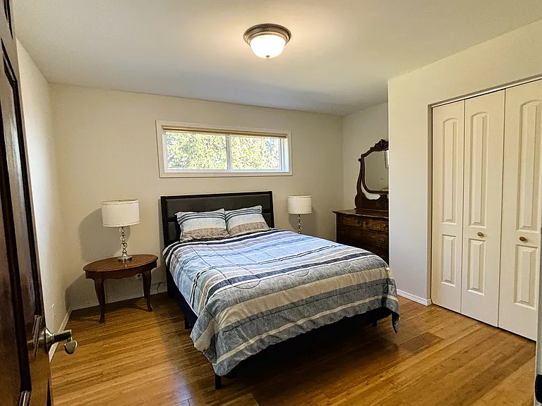 Bedroom #1 - Queen Bed