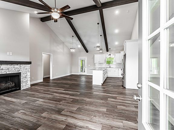 4th image of 216 Crimson Ln