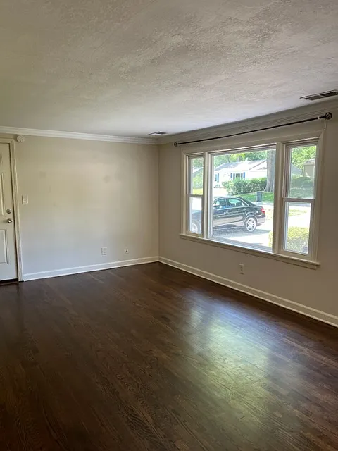 3 bed, 1048 sqft, $1,995 — Photo 4