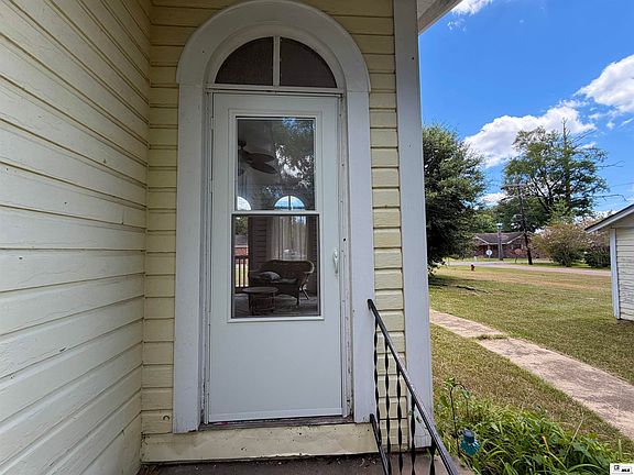 4th image of 442 Hope St