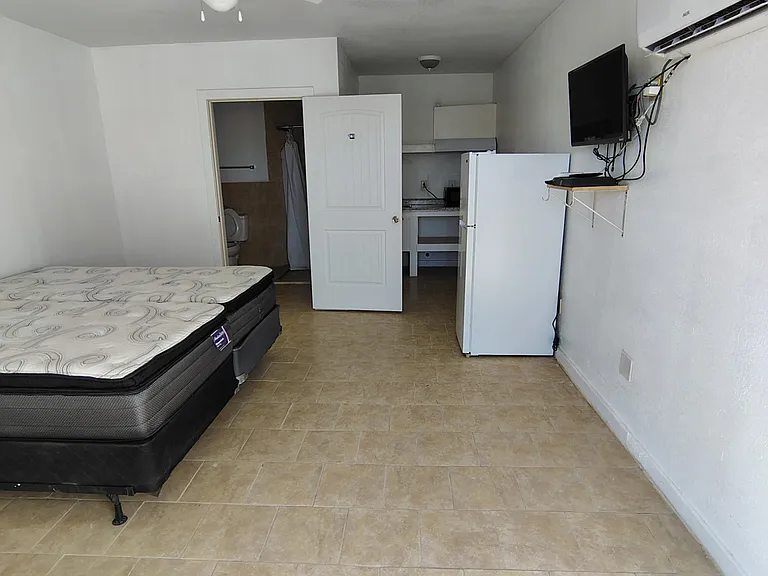 1804 Scurry St — Photo 7