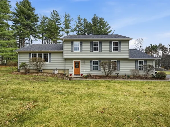 7 Hillside Meadows Dr, Southampton, MA 01073
