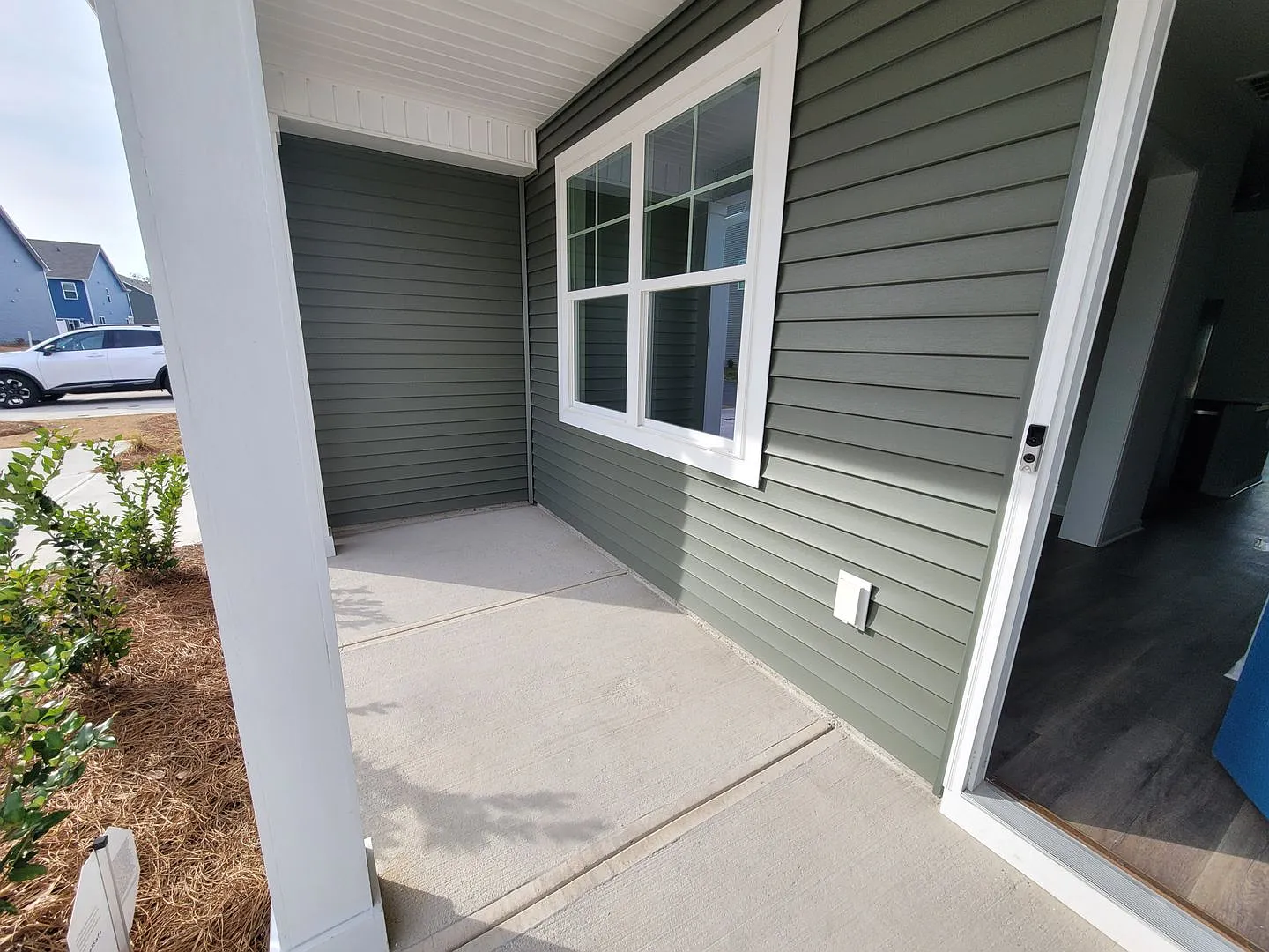 This modern and stylish home offers a convenient and comfortable lifestyle. — Photo 3