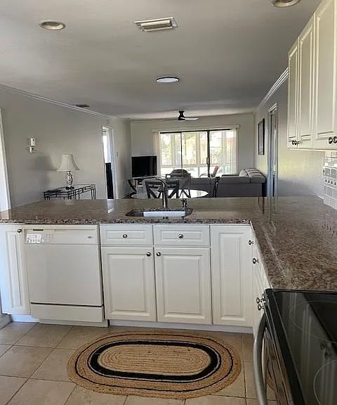 632 Victoria Dr #201 — Photo 6