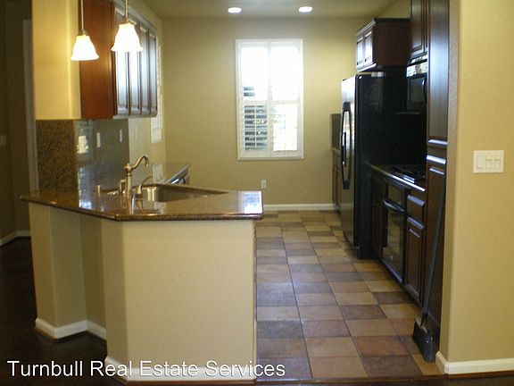 4th image of 1748 Parkway Dr N
