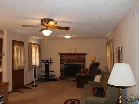 3rd image of 1113 Eastview Ct