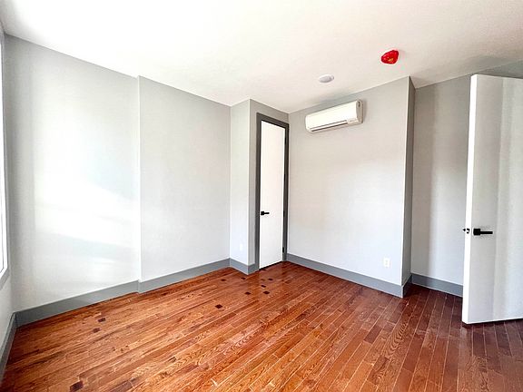 5th image of 39 Van Wagenen Ave #2RR