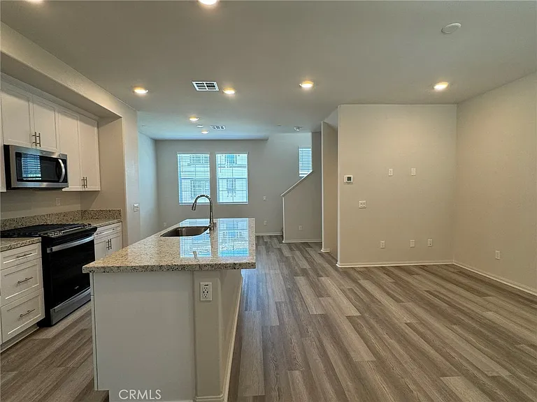 28094 Melrose Dr — Photo 9