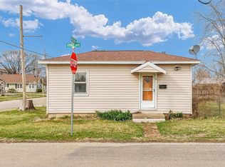 5 Vine Ave, Charleston, IL 61920