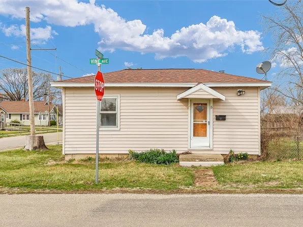 5 Vine Ave, Charleston, IL 61920