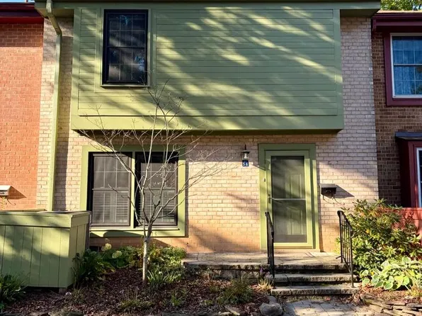 2156 Golf Course Dr, Reston, VA 20191